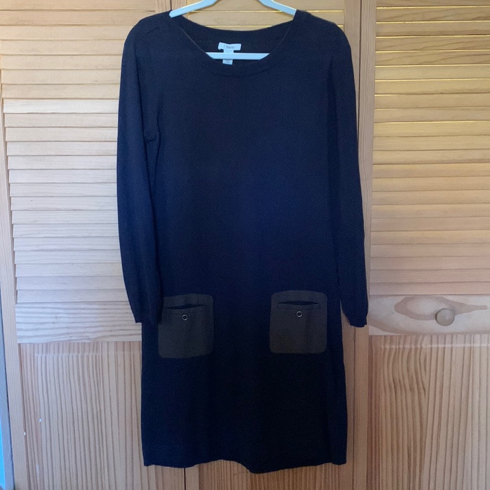 Navy pullover long sleeve dress with brown contrast pockets.